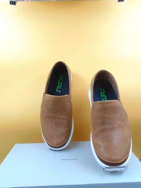 KURU Roam Atla Womens Shoes Sz 7.5 Cognac Brown Leather Classic Slip-On Sneakers